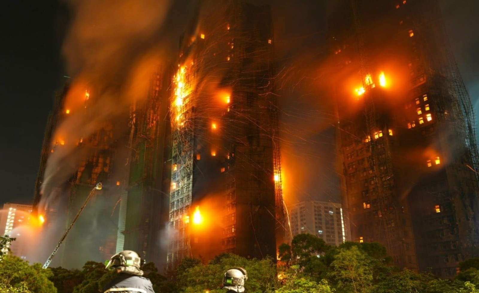 8 tòa chung cư bị cháy  ở Hongkong có giá nhà lên tới 1,2 tỷ đồng/1m2