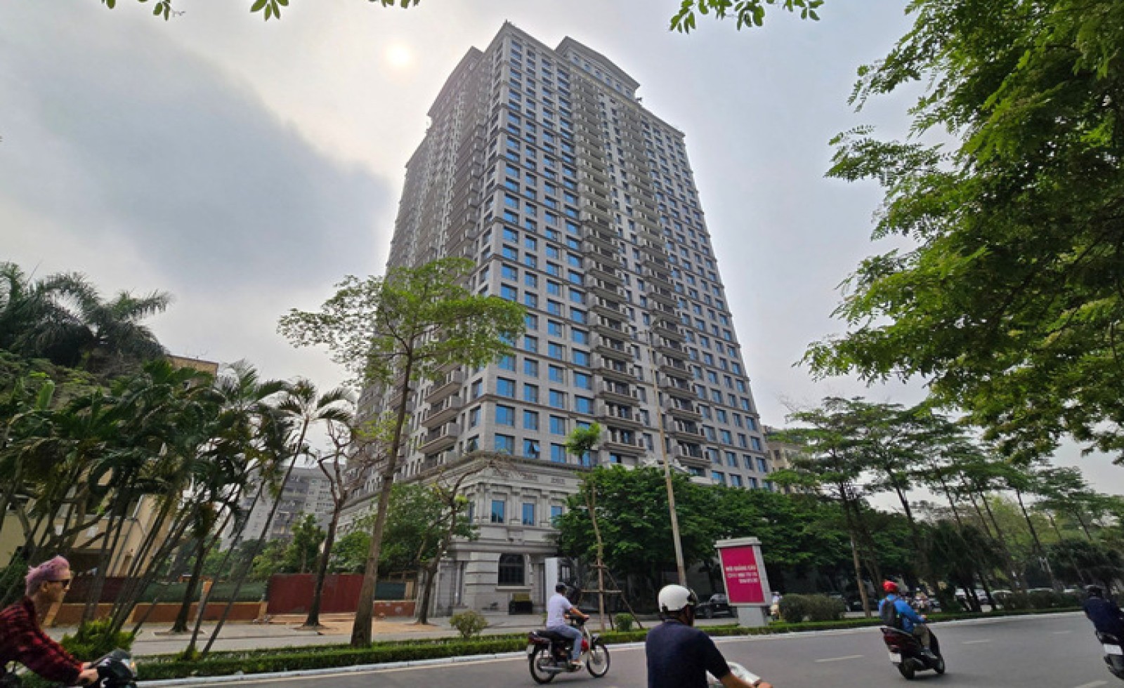 Biệt thự, liền kề ở Hà Nội, TP.HCM diễn biến "lạ"