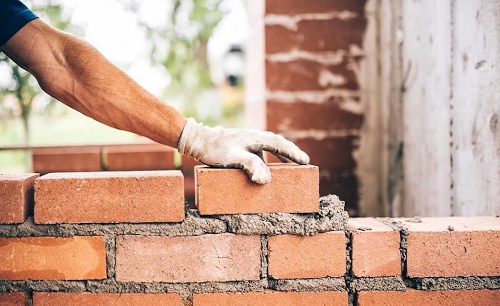 Bộ Xây dựng nghiên cứu miễn giấy phép xây tường rào bảo vệ đất tại đô thị