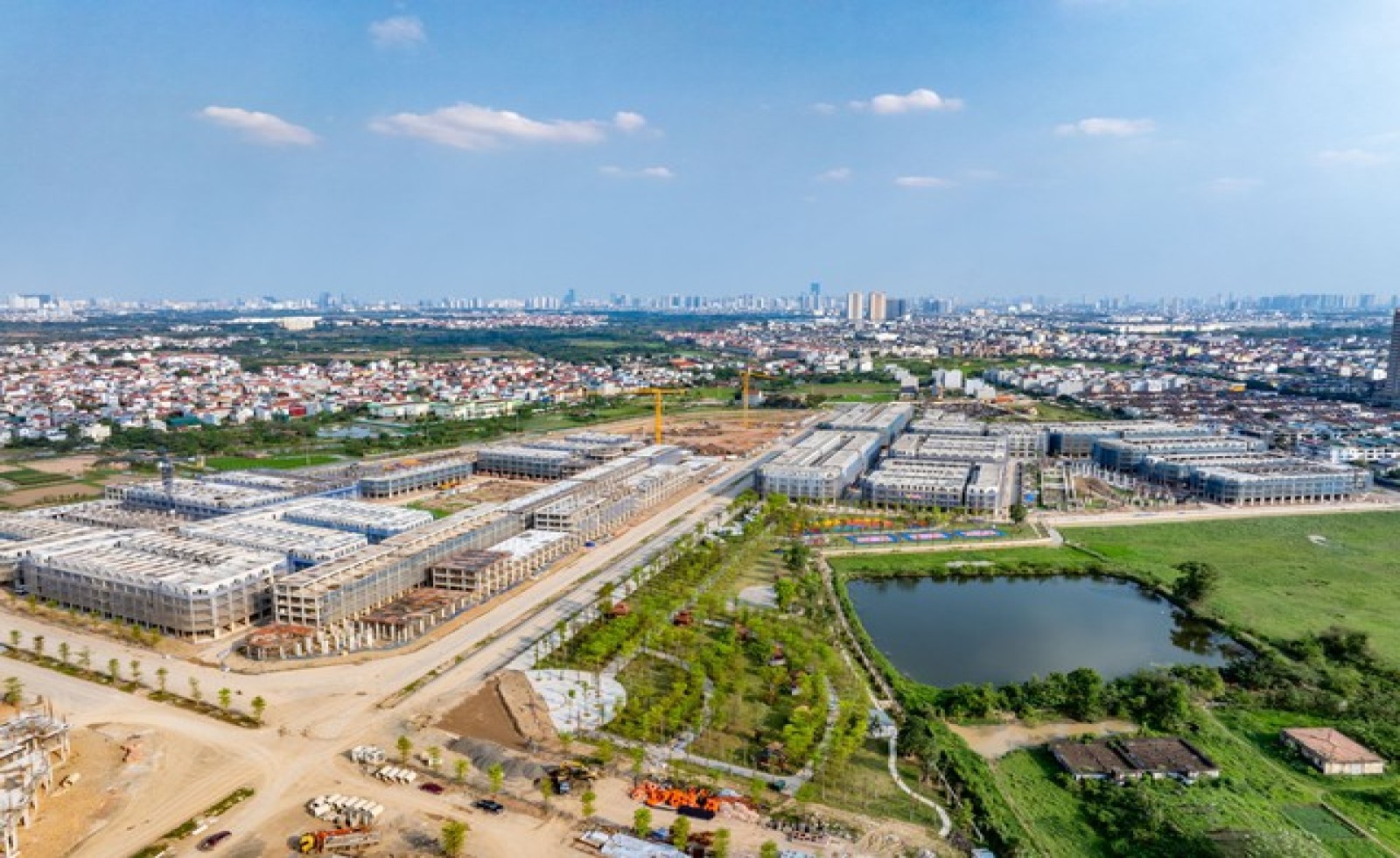 Chạy xuyên dự án của Sunshine Group, đường nối Hoàng Quốc Việt kéo dài giờ ra sao?