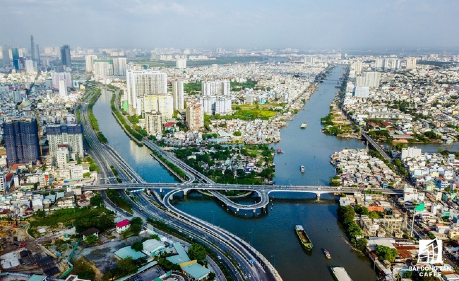 Chủ tịch UBND TP. Hồ Chí Minh yêu cầu đẩy nhanh cấp sổ hồng cho cư dân
