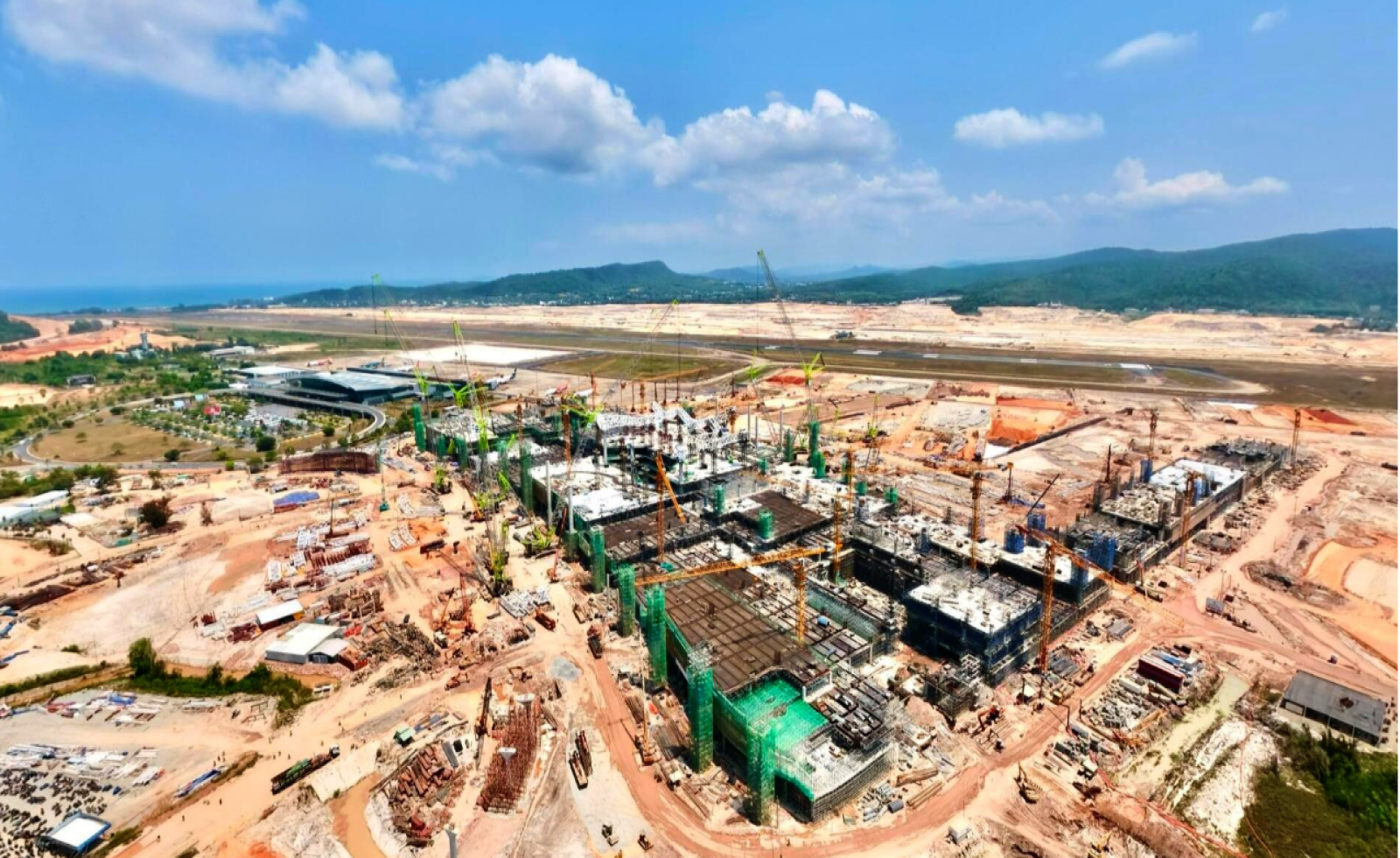 Chưa từng có trong lịch sử hàng không Việt Nam, Sun Group lập kỷ lục tiến độ thi công "thần tốc" một hạng mục trong đại công trình phục vụ APEC 2027