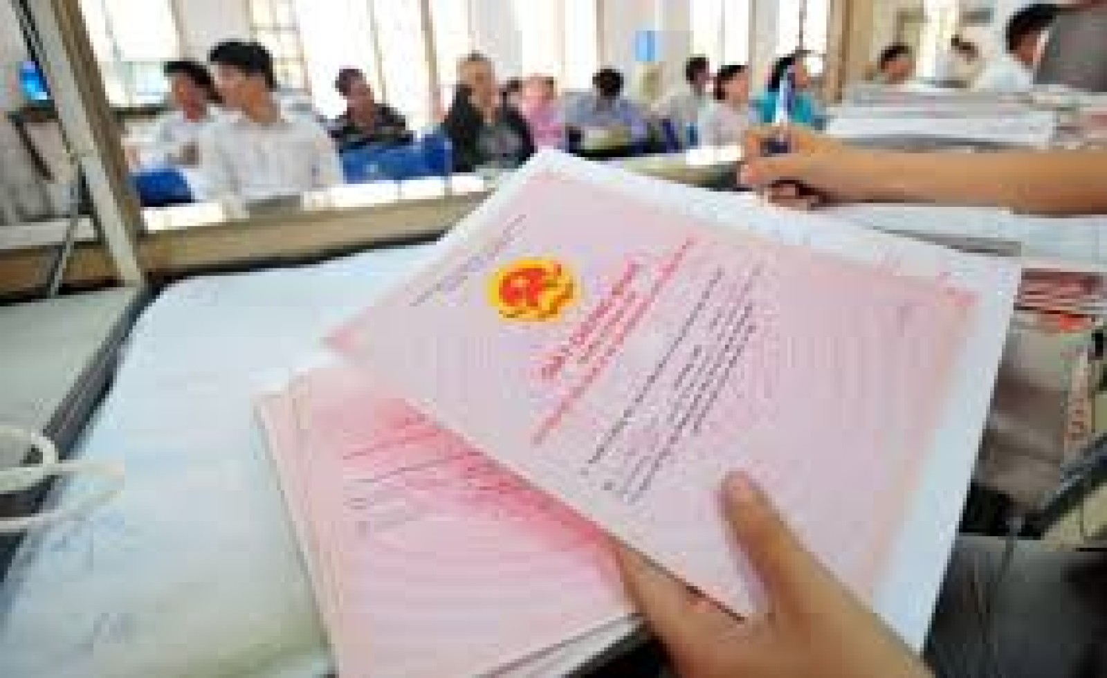 Có bắt buộc trích lục tàng thư khi đổi sổ đỏ cho hộ gia đình?