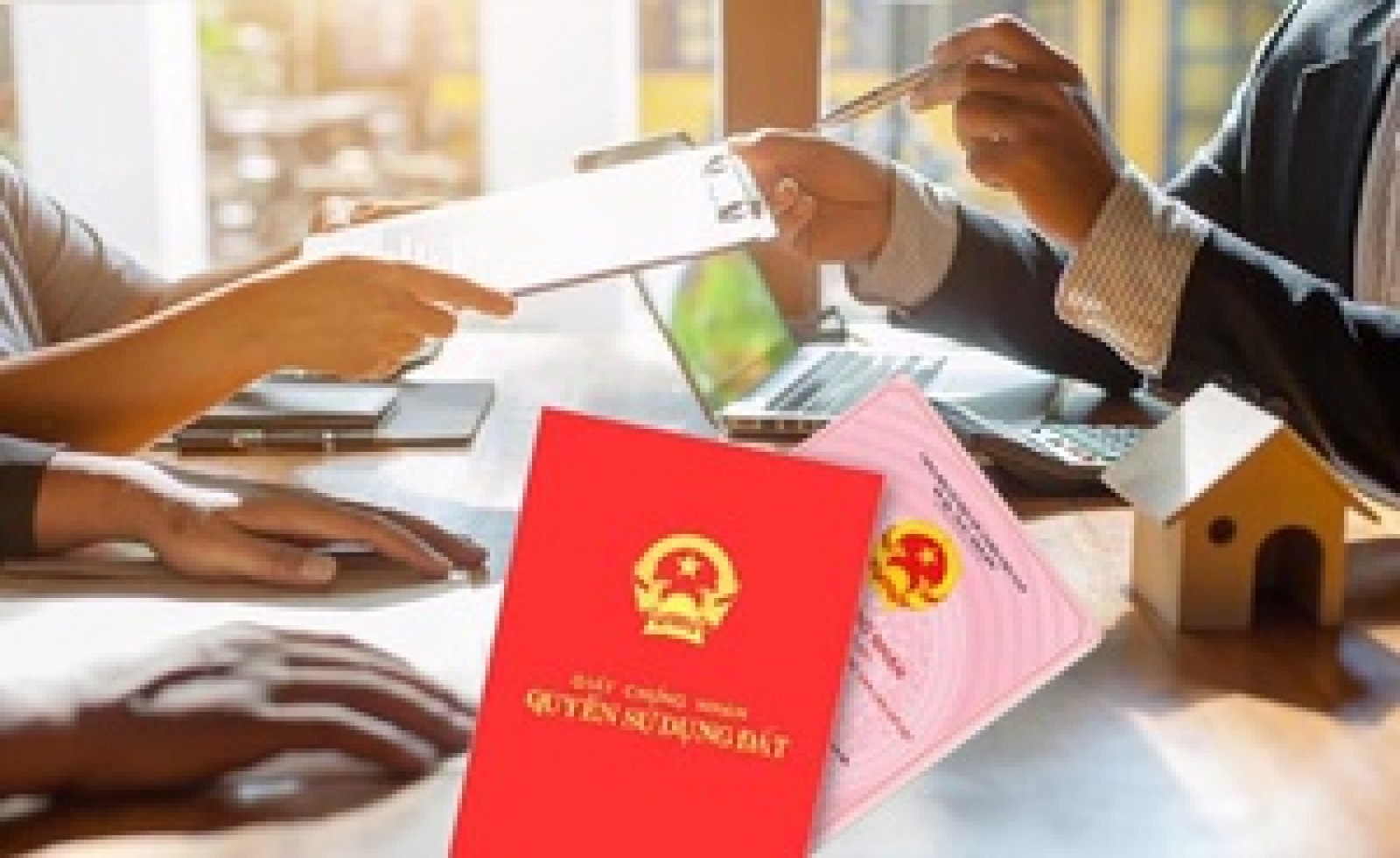 Có được hiến đất mở đường để tách thửa?