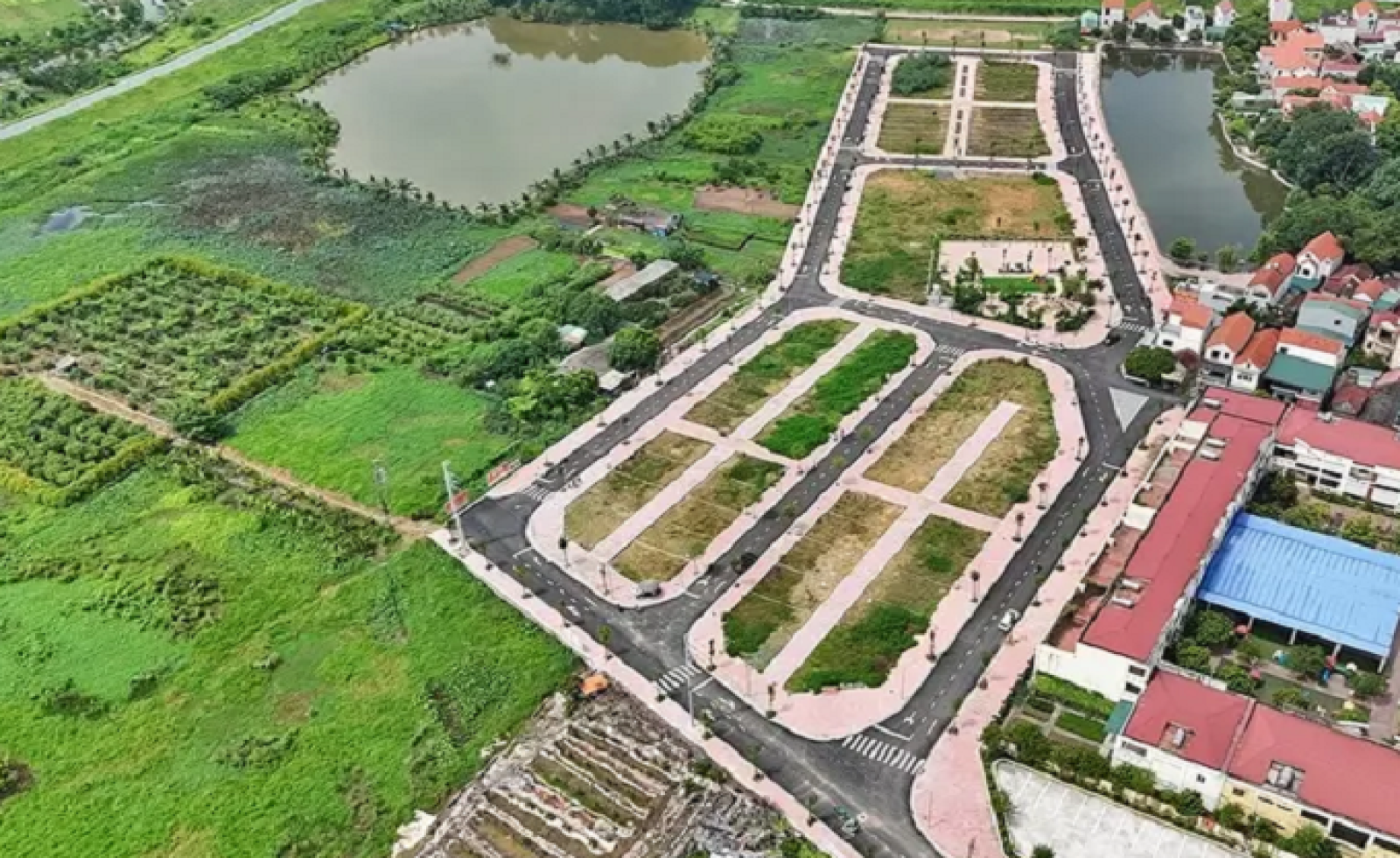 Đất ao xen kẽ trong khu dân cư có được chuyển mục đích và cấp sổ?