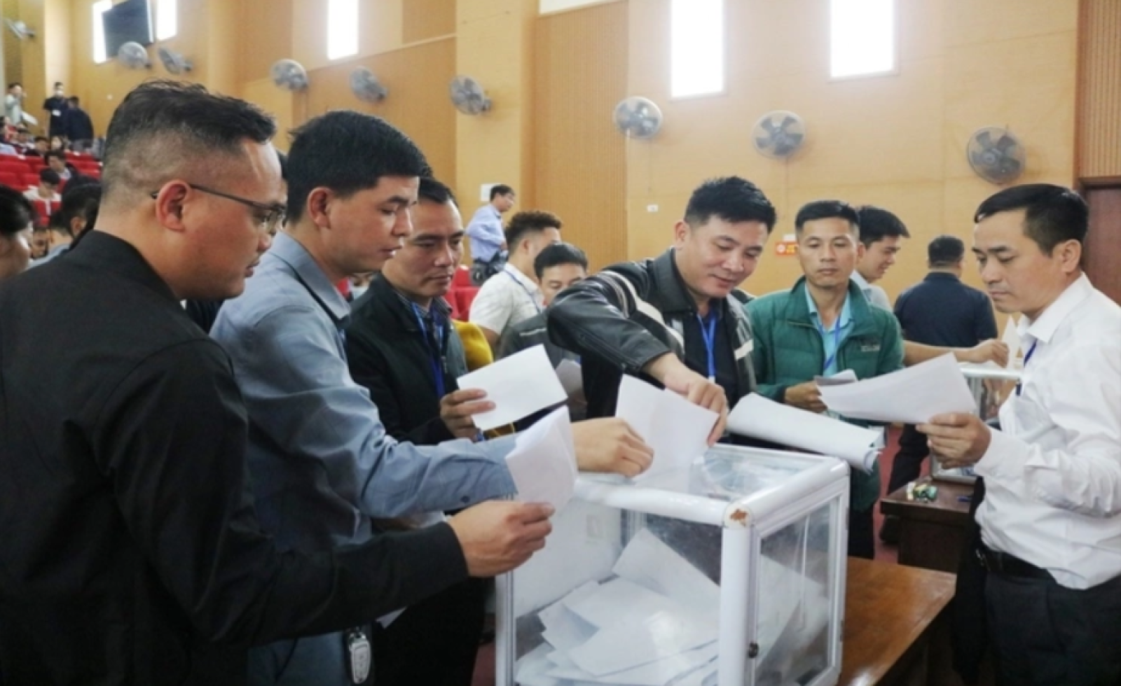 Đất đấu giá phía tây Hà Nội trúng cao nhất gần 16 tỷ đồng