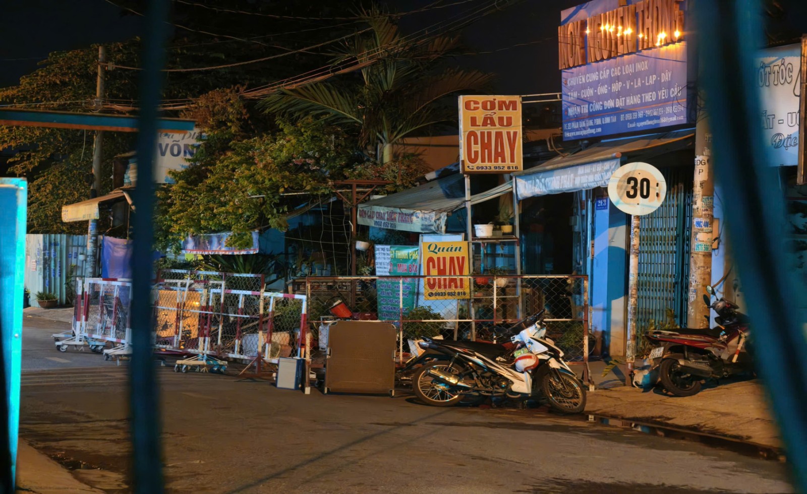 Đêm khuya cháy quán cơm chay, hai mẹ con tử vong