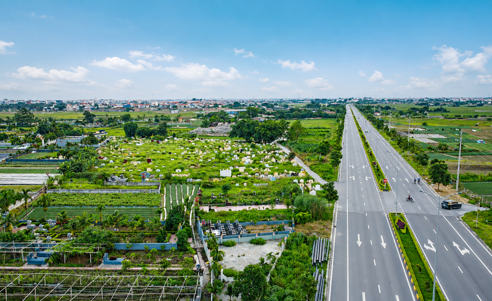 Đừng để nghĩa trang làng bị bỏ lại phía sau đô thị hóa