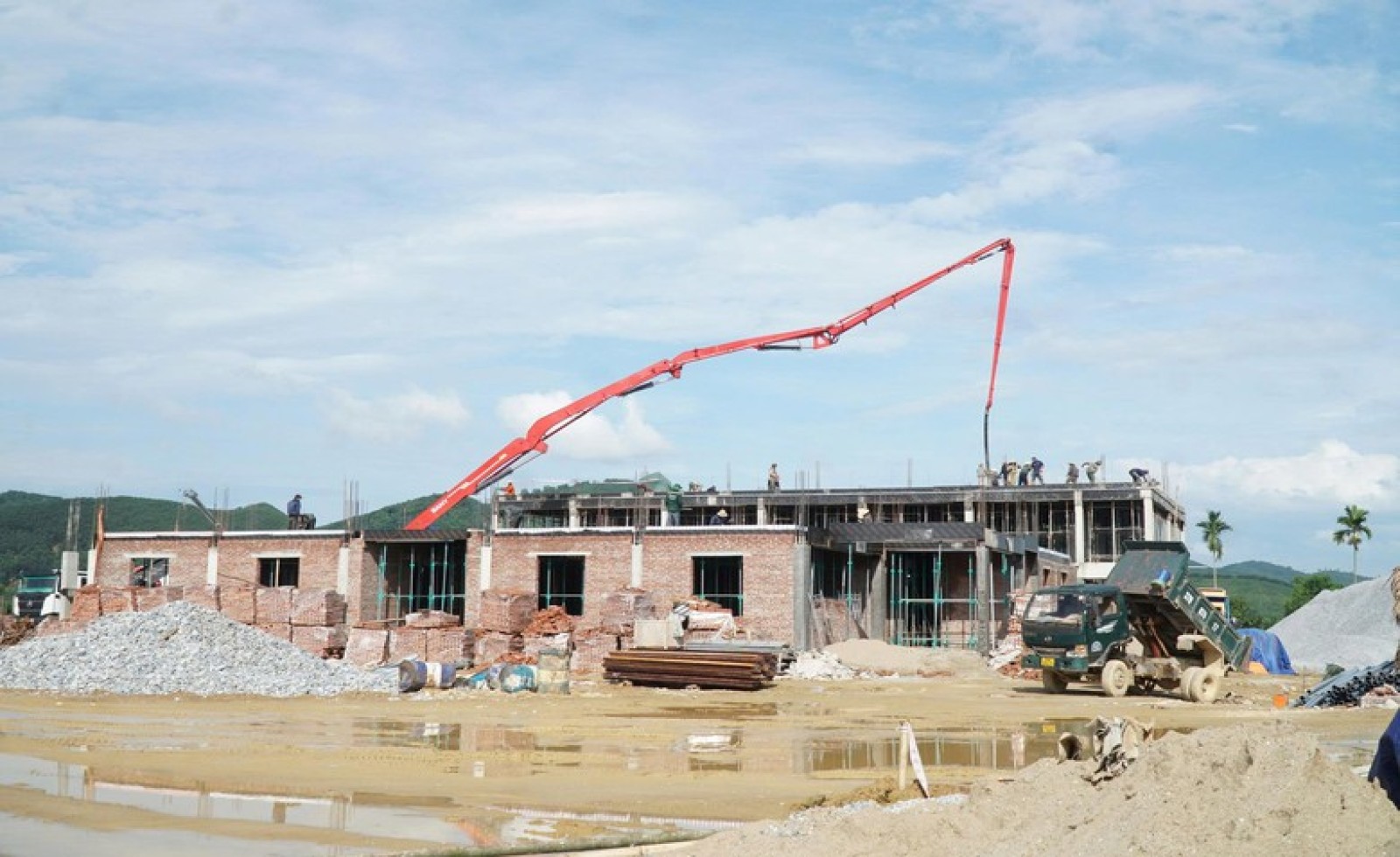 Dựng trường giữa núi rừng: Nhà thầu sẵn sàng chịu lỗ vì học sinh vùng cao
