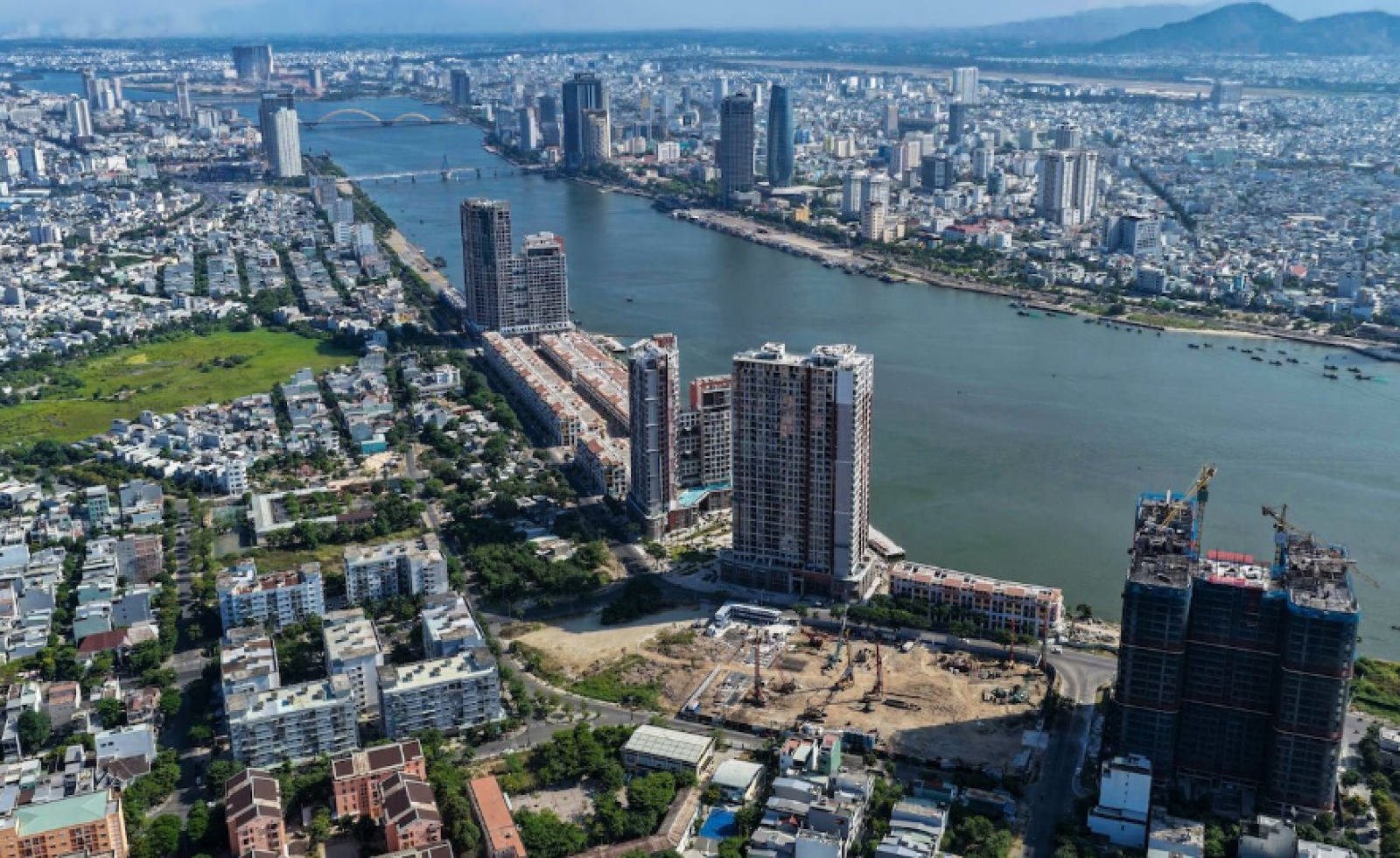 Giao dịch cao gấp 10 lần năm trước, chuyện gì đang xảy ra với thị trường căn hộ Đà Nẵng?