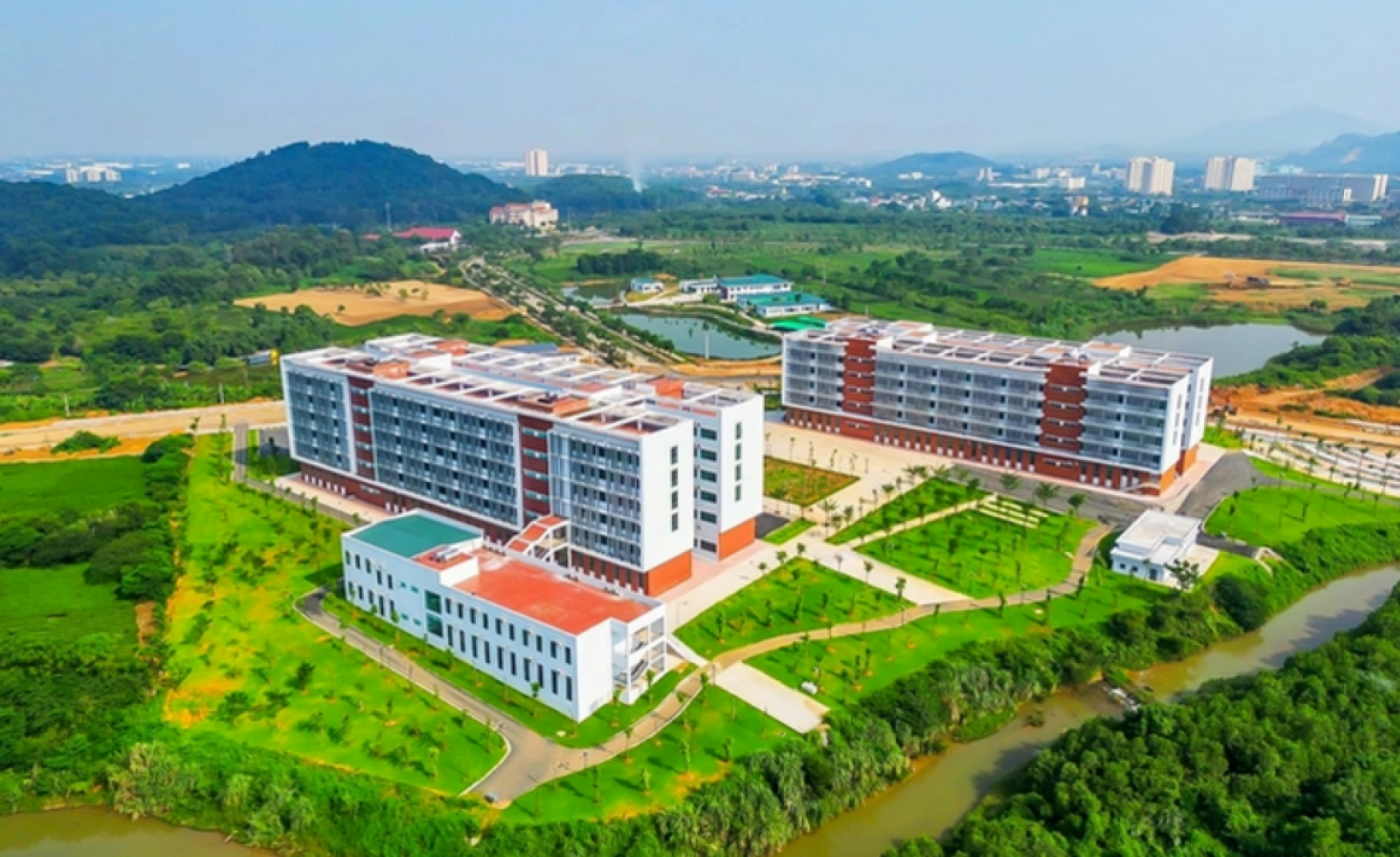 Hà Nội tính di dời các trường đại học khỏi nội đô, chuyển đất thành nhà ở xã hội