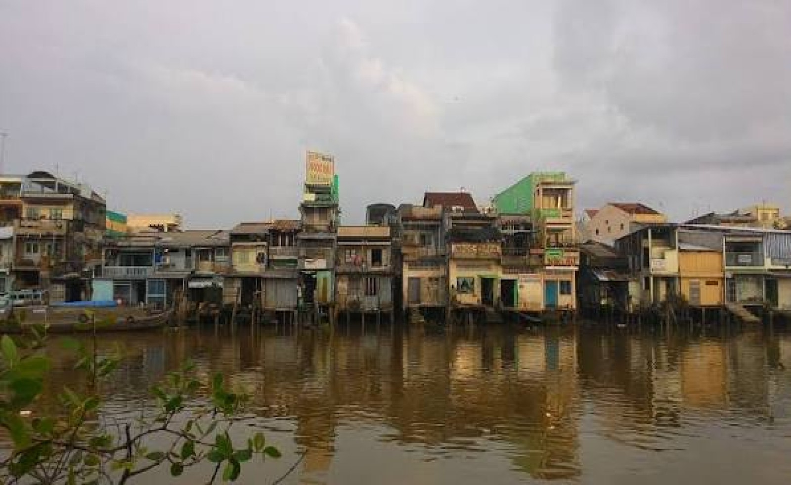 Kế hoạch di dời hơn 4 vạn căn nhà ven kênh rạch của TP.HCM