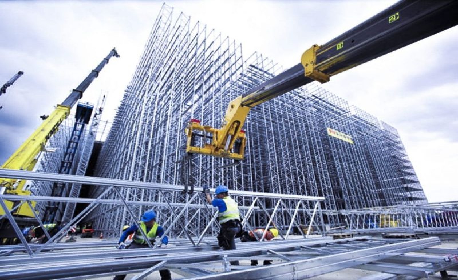 Khi nào nhà thầu được thay nhân sự chủ chốt?