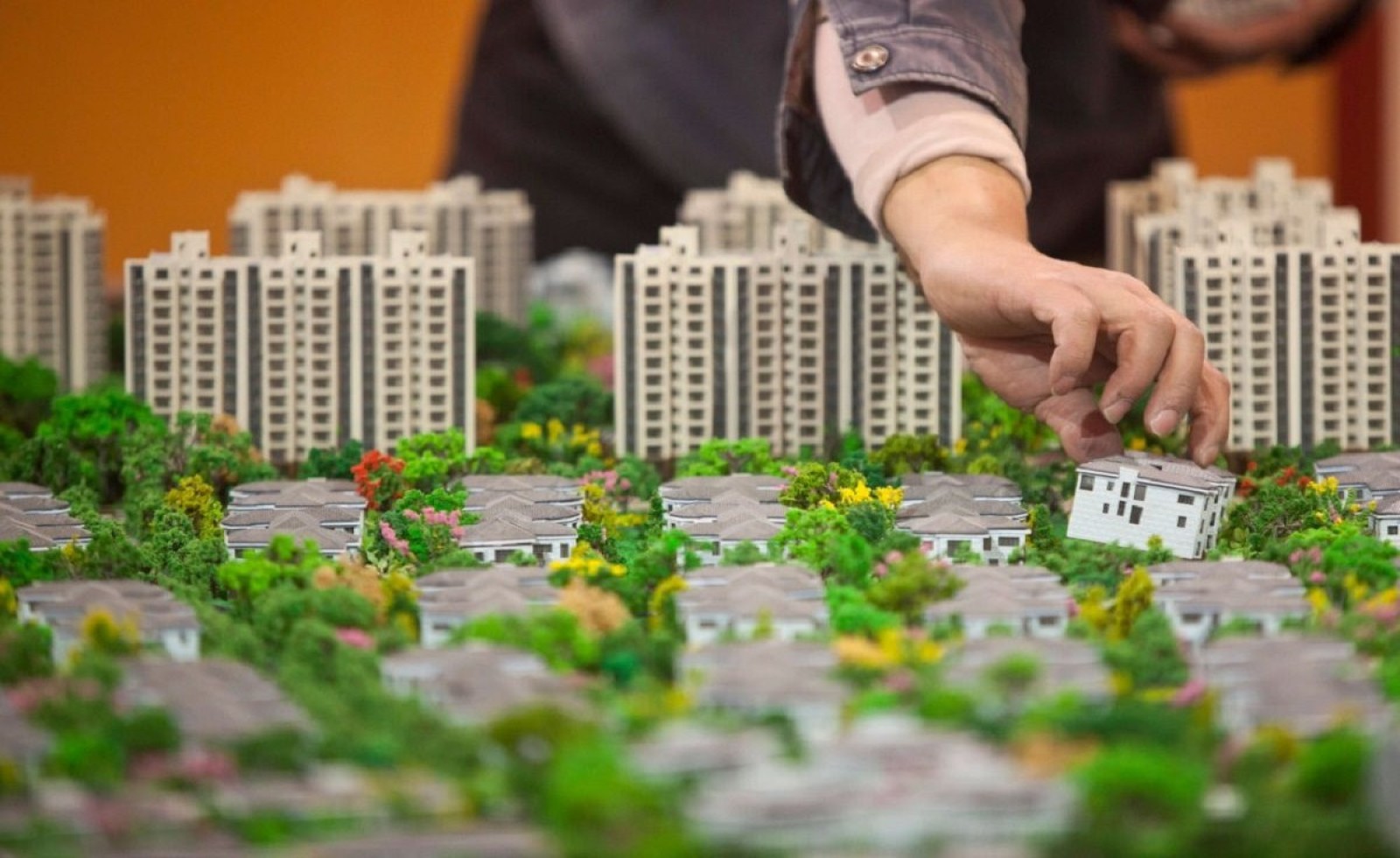 Lãi suất cao, giá căn hộ TPHCM bây giờ ra sao?