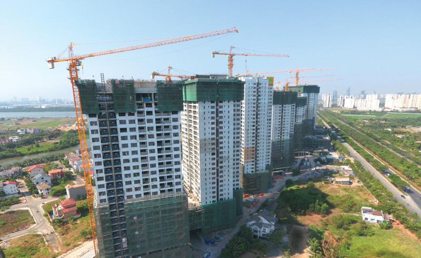 Loạt doanh nghiệp địa ốc nợ thuế hàng trăm tỷ, ‘mất dấu’ tại địa chỉ đăng ký