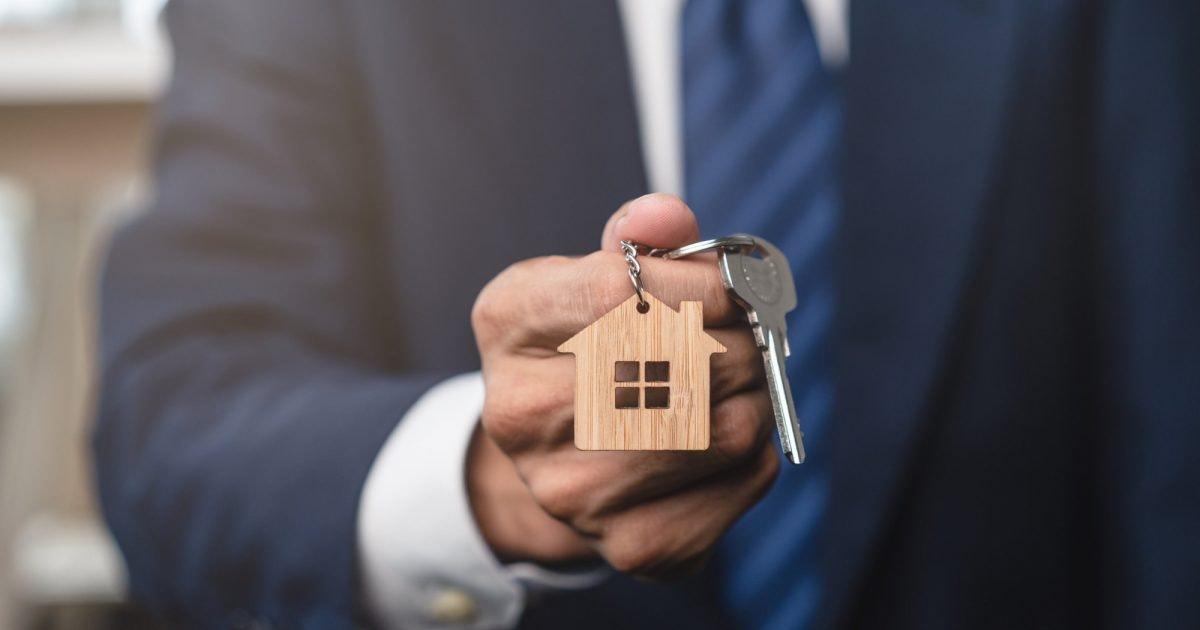 Môi giới bất động sản, nhà đất phí hoa hồng là bao nhiêu? Ai phải trả phí này?
