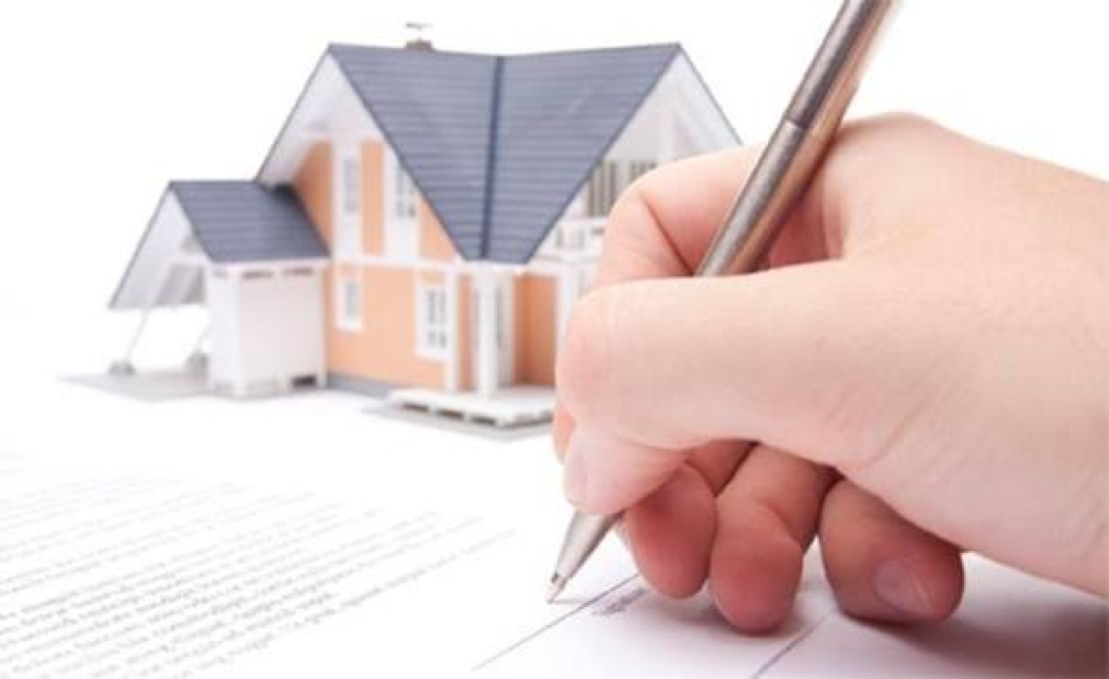 Mua đất bằng giấy viết tay: Vì sao người mua cần đặc biệt thận trọng?
