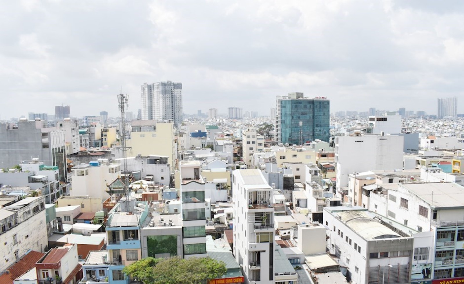 Nhà đất TPHCM ế ẩm: Chủ nhà giảm giá hàng tỷ đồng vẫn khó bán