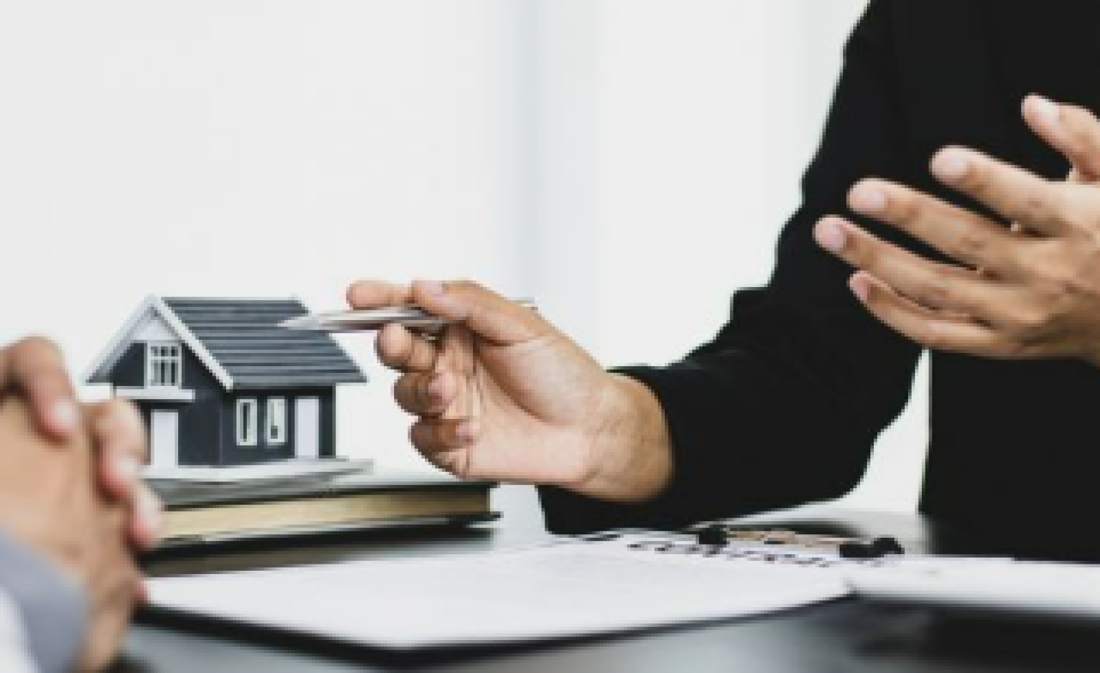 Nhà ở đang có khiếu nại liên quan đến quyền sở hữu có được đăng ký thường trú mới không?