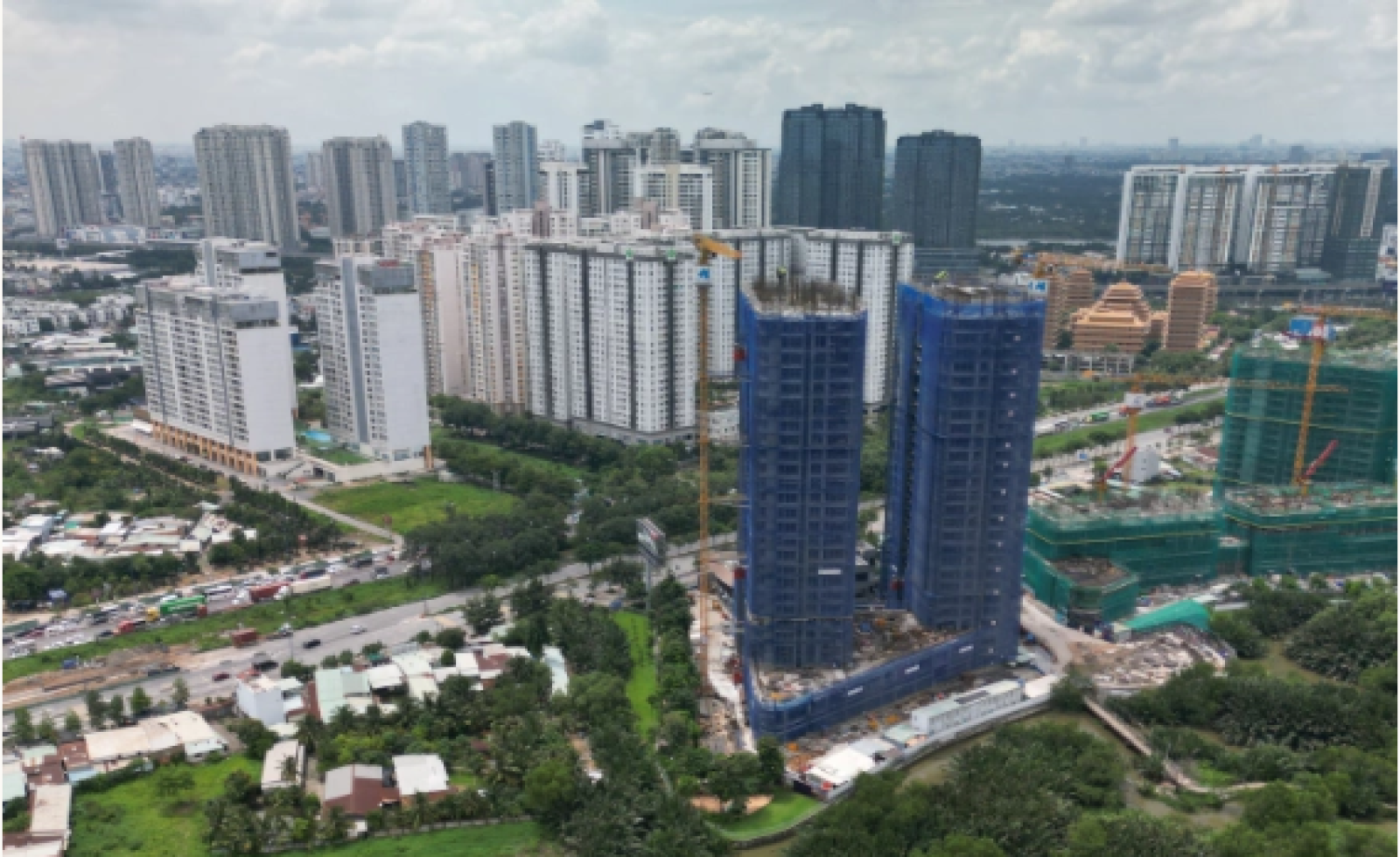 Nhiều dự án bất động sản lo chậm tiến độ vì 'tắc vốn'