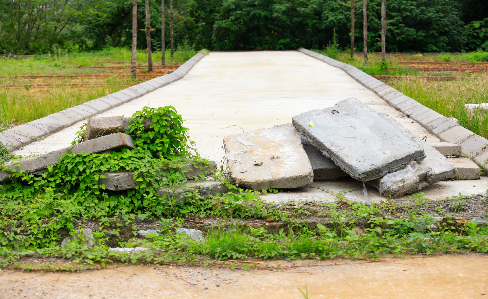 Phân lô, tách thửa, có bắt buộc hiến đất làm đường?