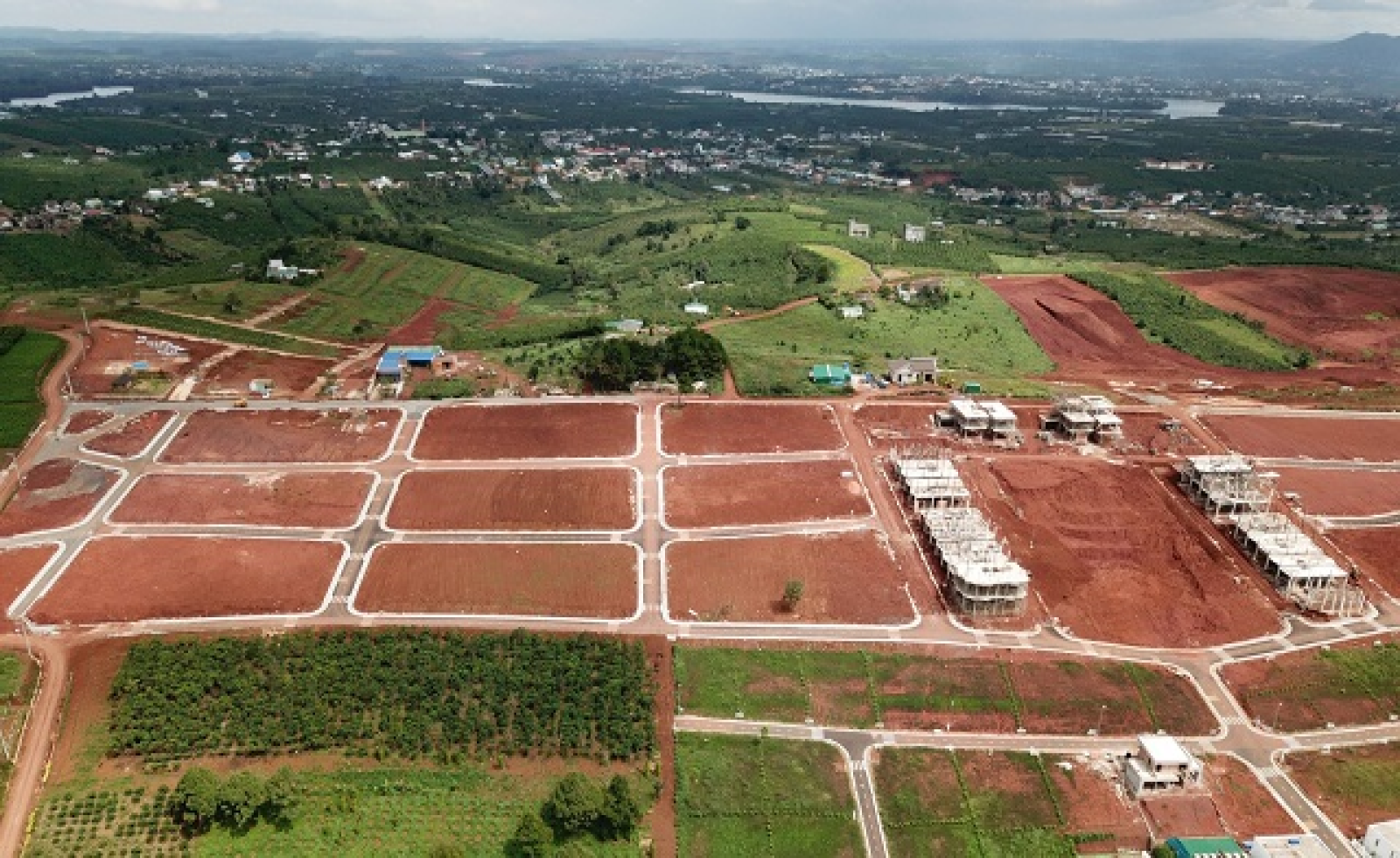 Tách sổ đỏ cấp chung cho nhiều thửa đất được không?