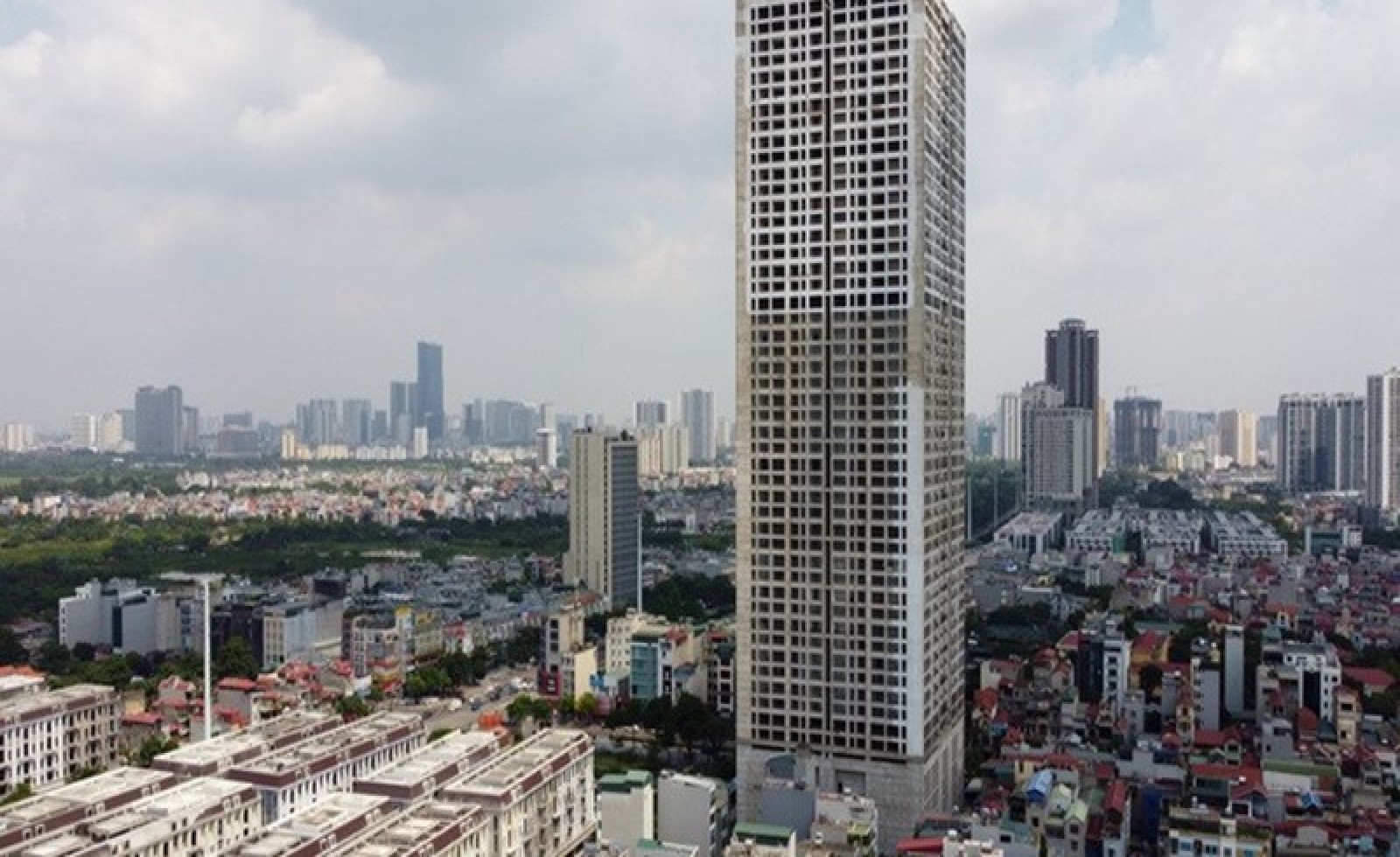 Tòa nhà chọc trời thuộc nhóm cao nhất Hà Nội bỏ hoang nhiều năm