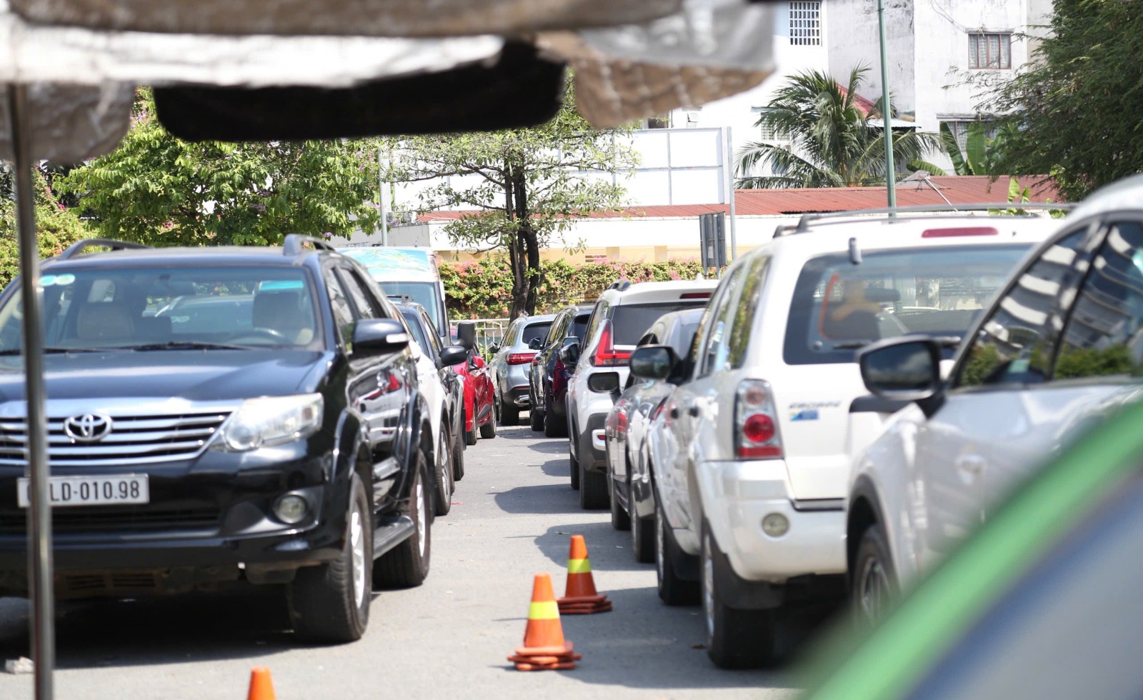 TP.HCM: Ngày đầu cấp đăng kiểm điện tử, hệ thống quá tải, hồ sơ xử lý chậm