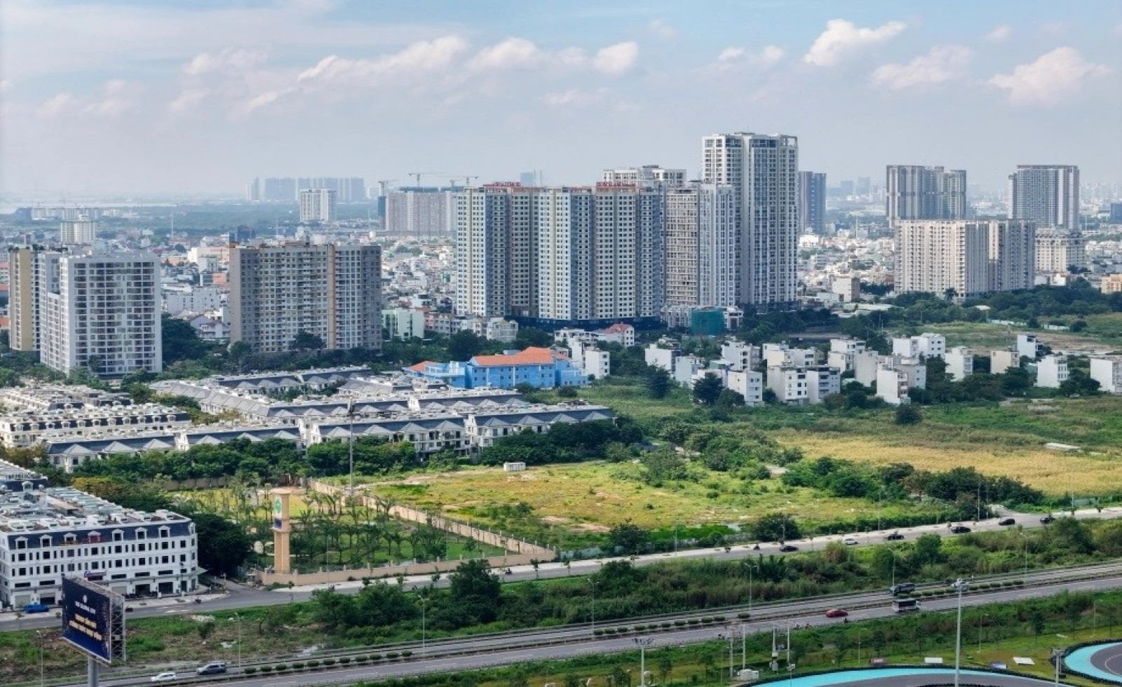 TP.HCM tăng cường kiểm tra xử lí nghiêm các hành vi nhiễu loạn thị trường bất động sản