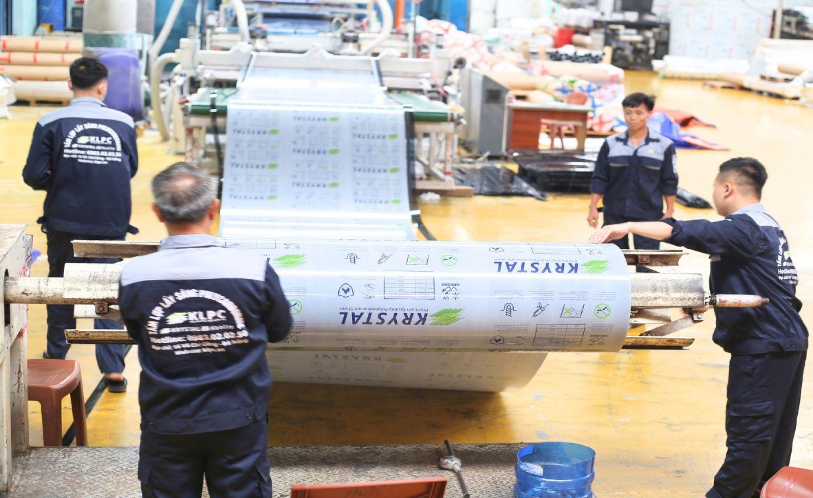 Từ Hạn Chế Của Kính Đến Cuộc Cách Mạng Vật Liệu Xanh