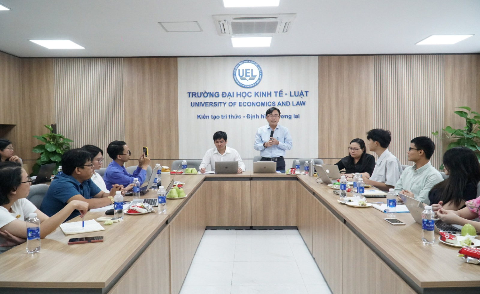 Vì sao công nhân xây dựng thường khó mua nhà ở xã hội?