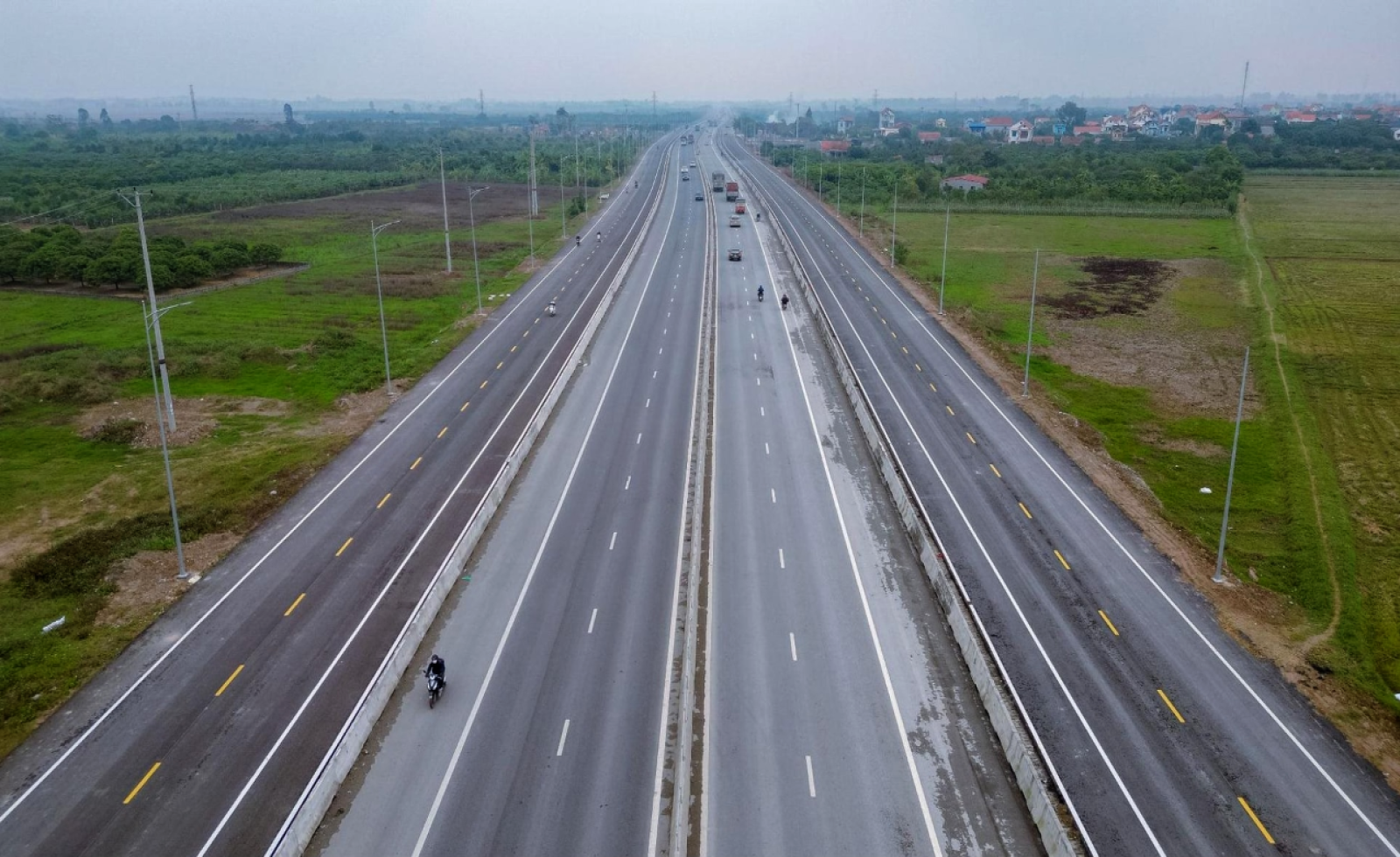 Việt Nam có một tuyến đường rộng kỷ lục 14 làn xe, kết nối 2 cao tốc trị giá 2,4 tỷ USD