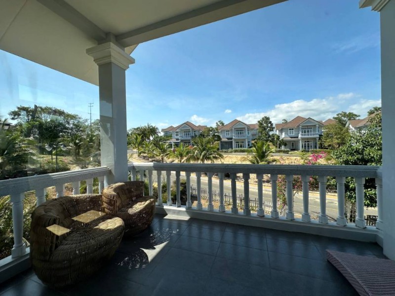 Bán căn biệt thự SeaLinks City, Phường Phú Thuỷ, ngay hồ bơi, giá chỉ 18 tỷ