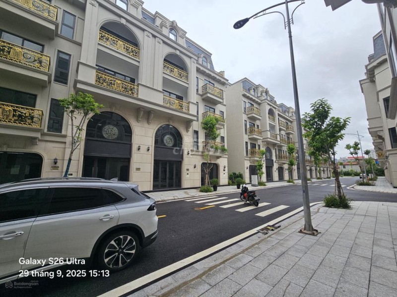 Bán căn liền kề giá tốt trong khu vực dự án Royal River City