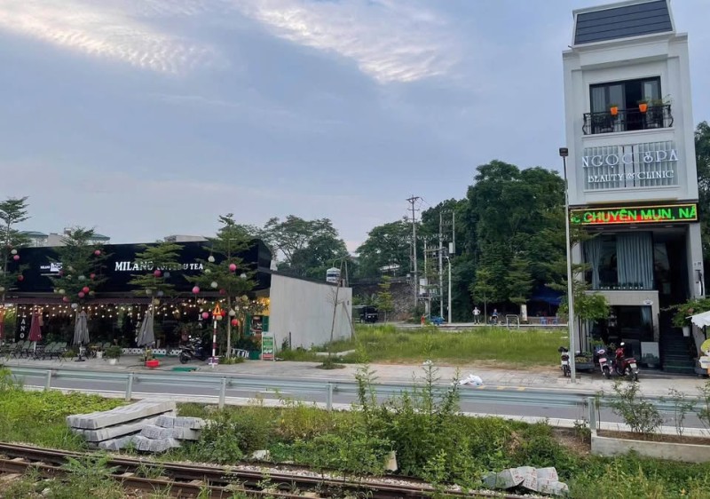 Bán đất giáp cafe milano gần bò lam khói. Khu hà liễu gia cẩm cũ.