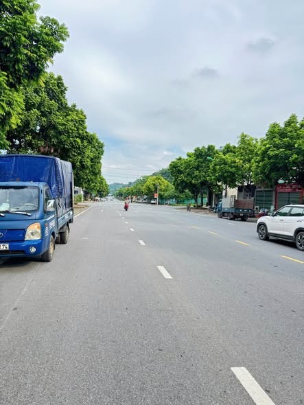 BÁN ĐẤT HOÀNG LIÊN KÉO DÀI