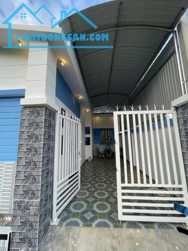 Bán gấp căn nhà cấp 4, SHR, 124m2, Xã Tân Thông Hội, Giá 1 tỷ 050.