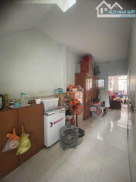 Bán gấp căn nhà NGAY CHỢ BÌNH CHÁNH đang cho thuê 8triệu/th - 630Triệu - 120m2