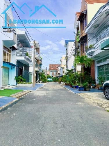 Bán nhà 1 trệt 2 lầu gần Ngã Tư VinCom, Tân Mai, Biên Hòa: