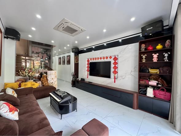 🏡 BÁN NHÀ 4 TẦNG – KHU ZENVILLA HỮU NGHỊ, HÒA BÌNH