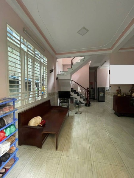 Bán nhà Bình Thạnh, có sân riêng, 4,9x10,4m nở hậu 5,6m, vị trí trung tâm