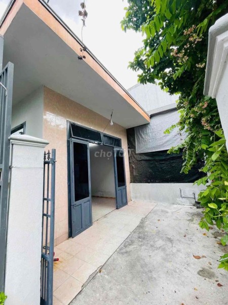 BÁN NHÀ CẤP 4 KIỆT Ô TÔ ĐẬU TRƯỚC NHÀ CÁCH MẠNG THÁNG 8 – CẨM L