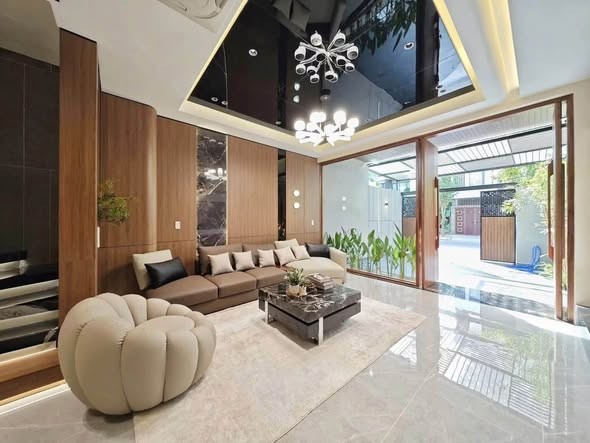 🏡 BÁN NHÀ HÒA XUÂN SÁT LÊ QUẢNG CHÍ 📍 100M² (5x20M) - CÓ PN TRỆT, SÂN Ô TÔ - FULL NỘI THẤT XANH MÁT 💵 9.35 TỶ TL