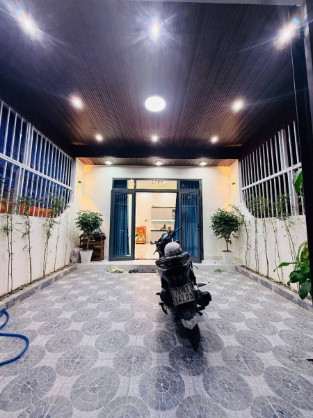 Bán nhà mặt tiền KD - dt 100m2(5x20m)-2PN mới đẹp - oto vào nhà- Bắc Nha Trang- chỉ 1ty590tr