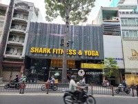 Bán nhà mặt tiền lớn đẹp nhất số 33 - 35 đường 3/2, P. 11, Quận 10. DT: 20*25m. HĐT: 300tr/tháng