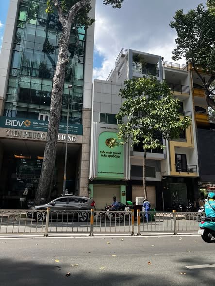 🔥 Bán nhà mặt tiền Trần Hưng Đạo – giáp Quận 1, vỉa hè rộng
