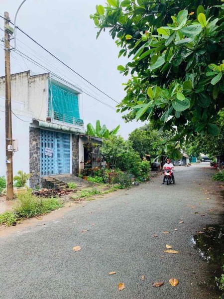 BÁN NHÀ MT KHU DÂN CƯ XÃ LỘC HÒA.