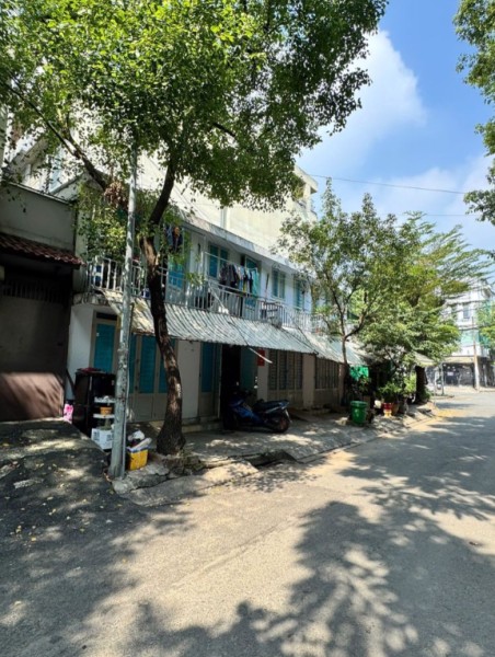Bán nhà ngang khủng 10m sát ĐH Văn Lang p.13 BT, 90m2, sản phẩm hiếm!