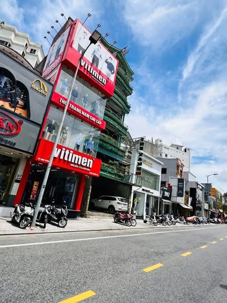 BÁN SIÊU PHẨM Nhà 05 Tầng mặt tiền kinh doanh Vị Trí Kim Cương đường Hùng Vương, Trung Tâm Ngã 6 Vincom, Tp.Huế hàng hiếm giá rẻ 📌