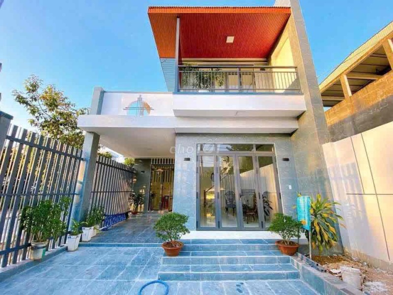 Biệt thự mini sân vườn mới hoàn thiện xong có tặng full nội thất